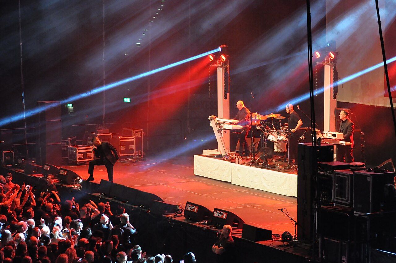 And One во время живого сета на Amphi Festival