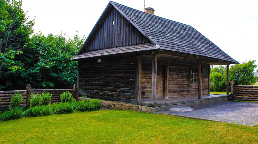 Хата Міцкевічэй у Акенчыцах Хата Міцкевічэй у Акенчыцах