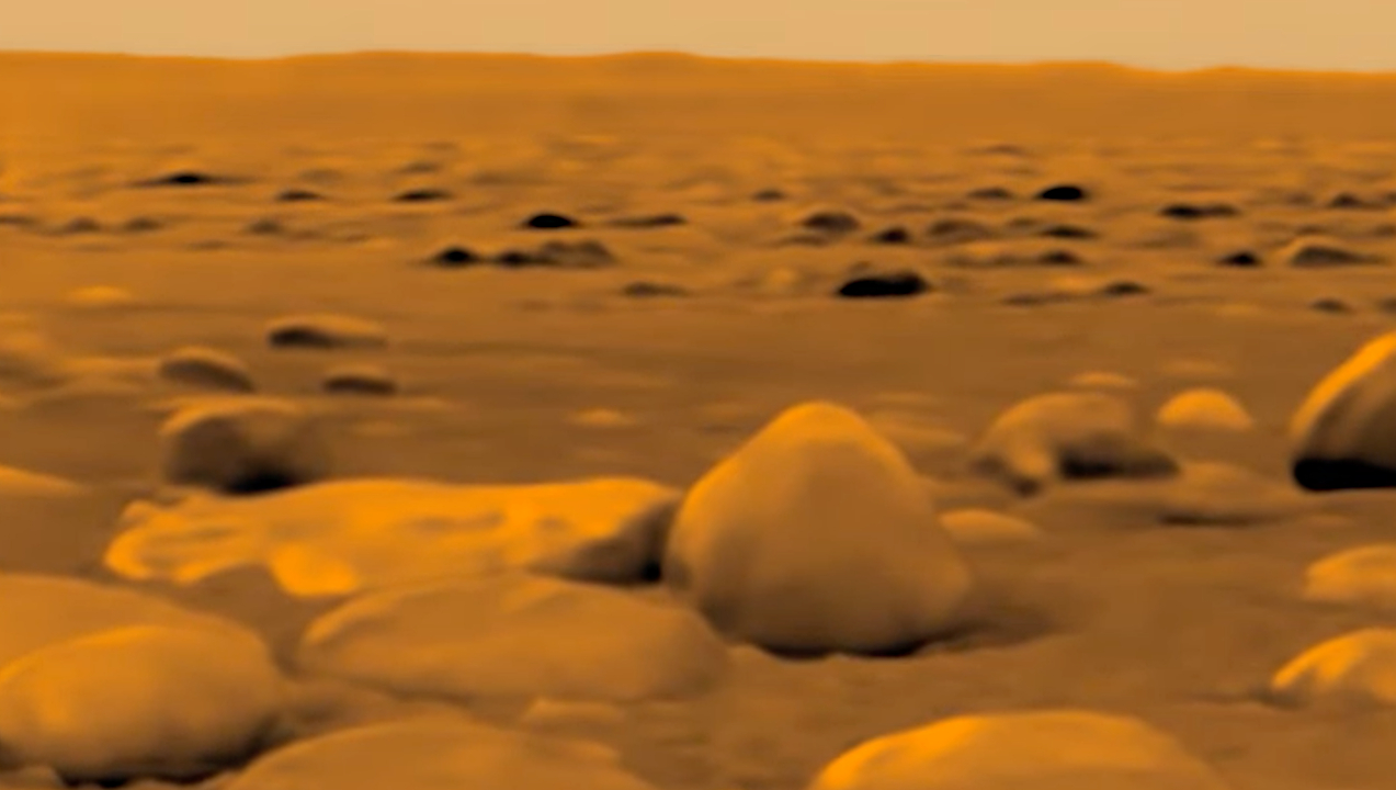 Ледяные гальки на поверхности Титана - фото Гюйгенса