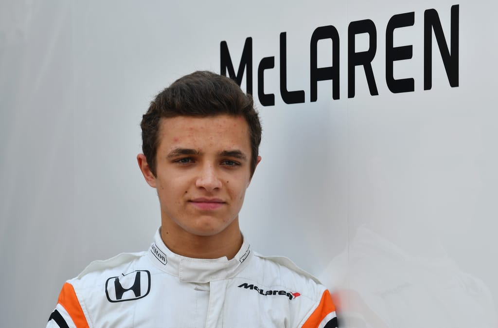 Ландо Норрис с контрактом McLaren