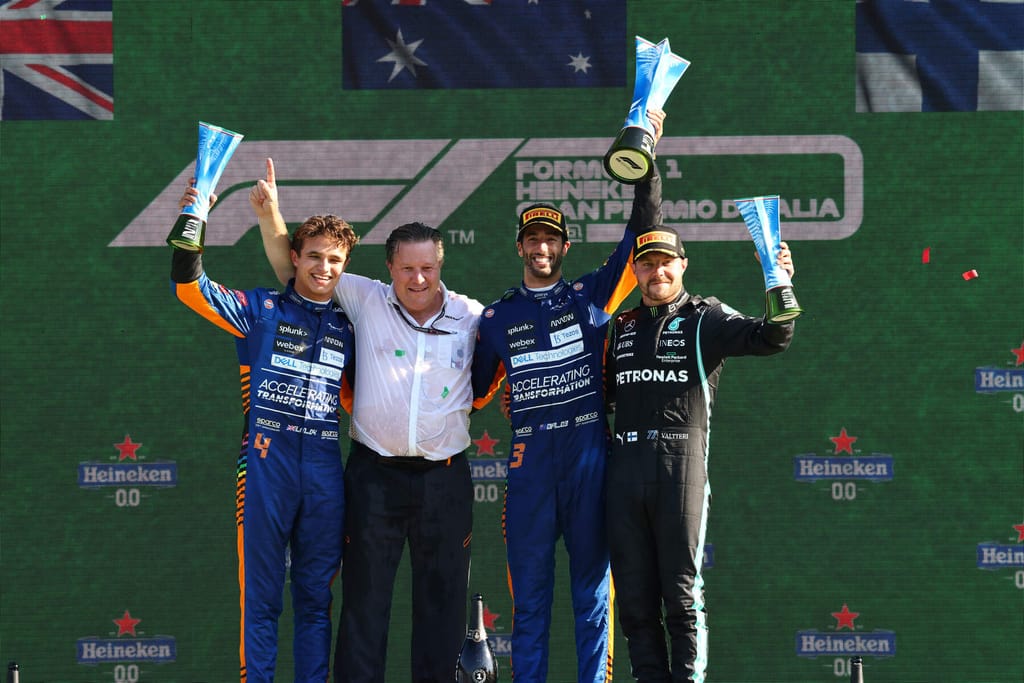 Ландо Норрис на подиуме Формулы-1