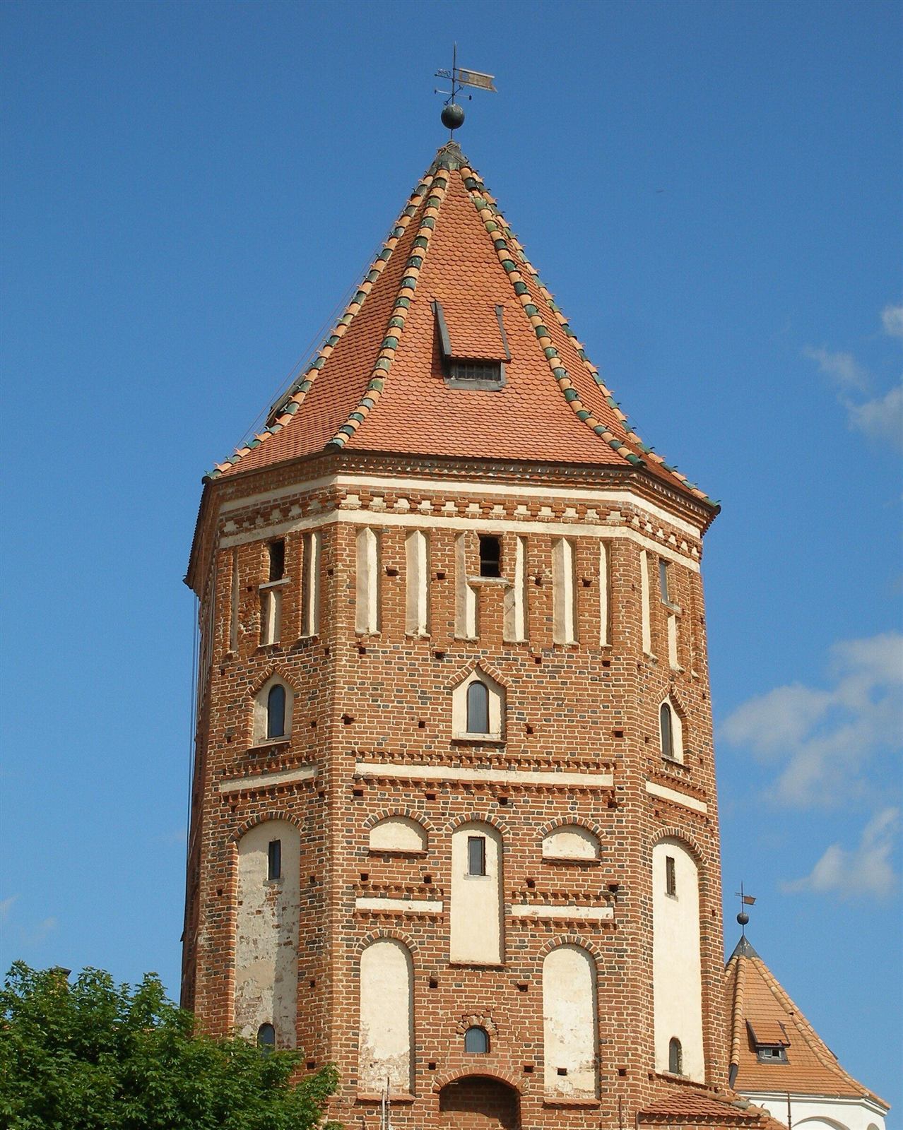 Центральная башня Мирского замка